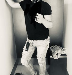 Ákos szexpartner +36 30 424 6421 fénykép 1.