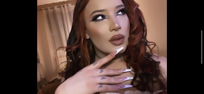 Roxana transzvesztita +36 20 516 8361 fénykép 2.